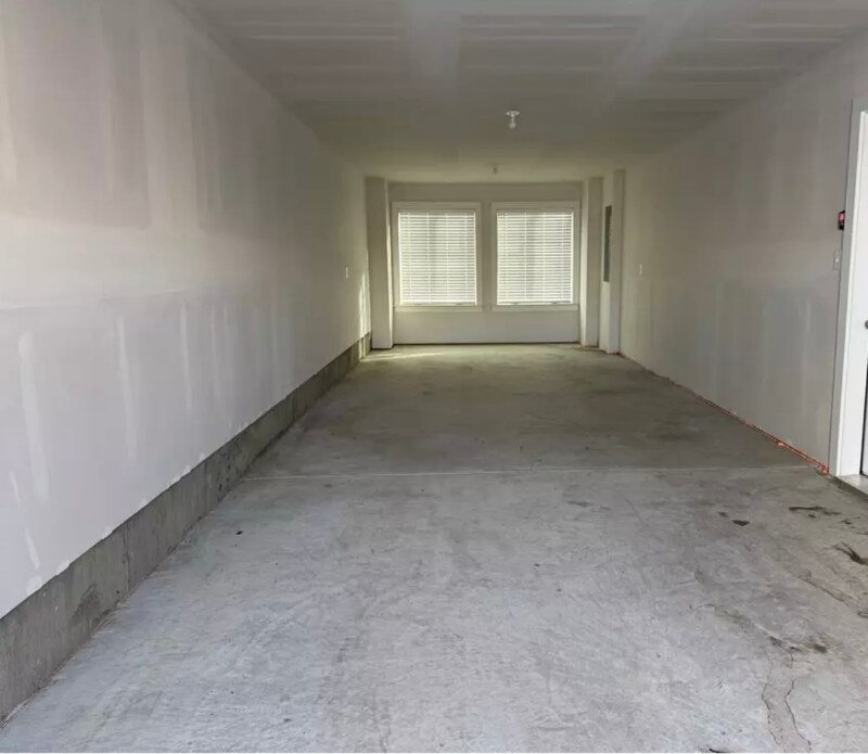 Building Photo - 119 Founders St