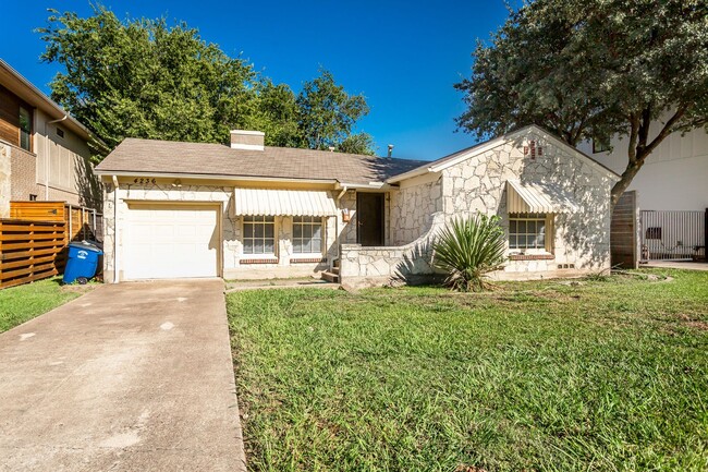 Building Photo - Austin Stone Cottage in Stonewall Park