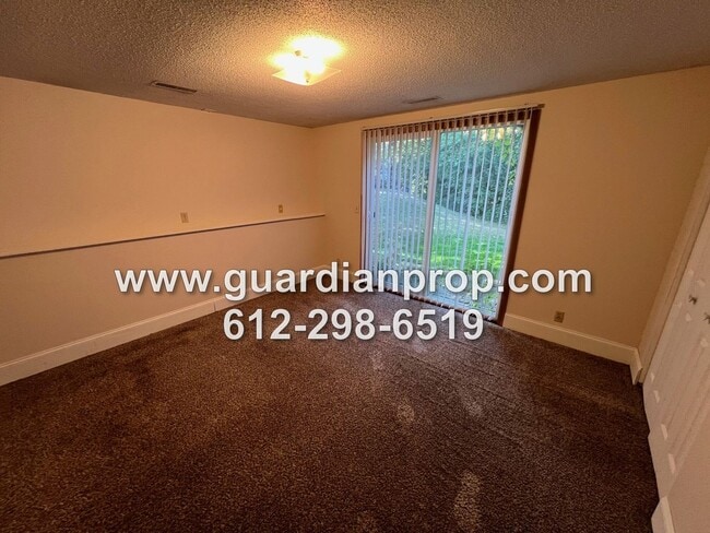 Building Photo - End Unit Townhouse Available November 1st,...