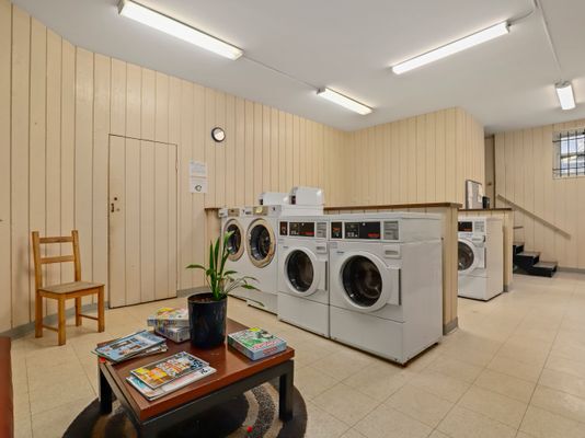 Building Photo - 806 W George St