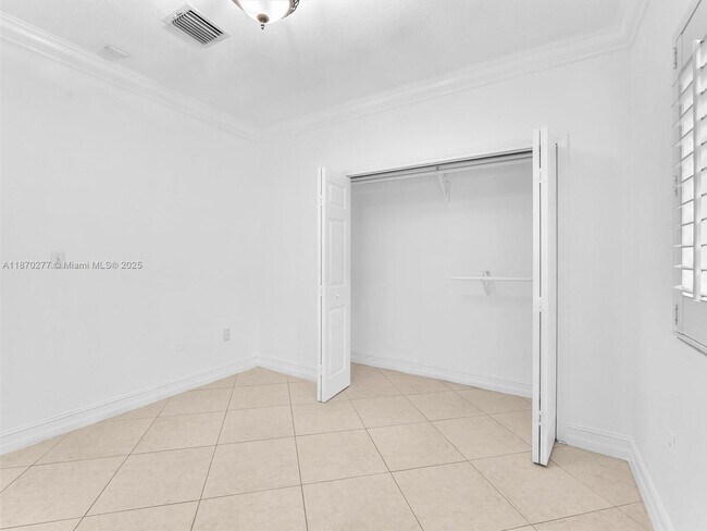 Building Photo - 820 Tangier St
