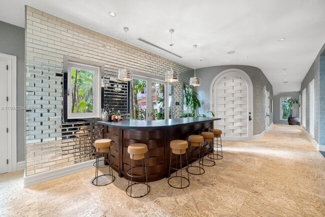 Building Photo - 16 Palm Ave