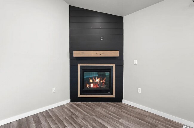 Building Photo - 4 Bedroom- 2.5 Bathroom New Build Duplex- Pulaski!