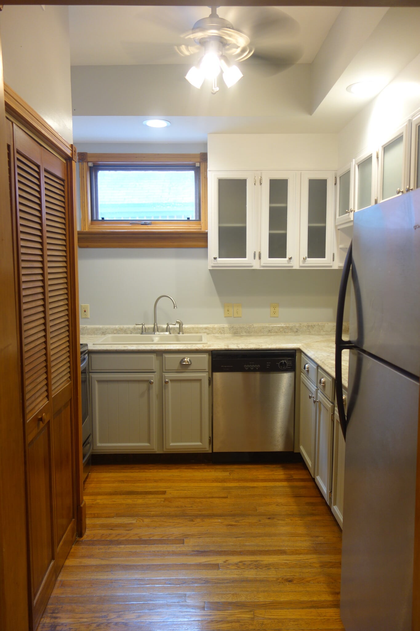 Roomy kitchen complete with dishwasher and garbage disposal. Tons of cabinet space! - 216 Kentucky