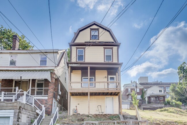 Building Photo - Available MAY 2026 - Beautiful 2 bedroom home in Mt Washington!