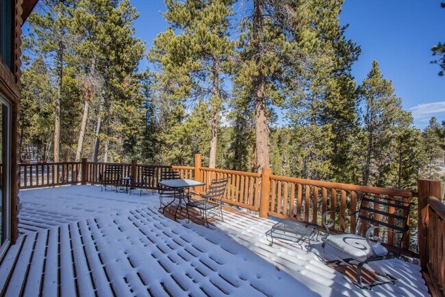 Building Photo - Flexible lease terms! Move in special! Stu...