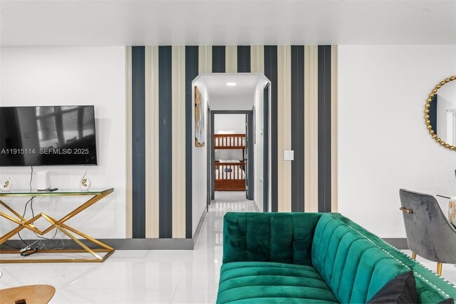 Building Photo - 390 NW 40th St