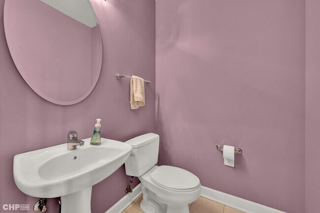 Building Photo - 450 E Waterside Dr