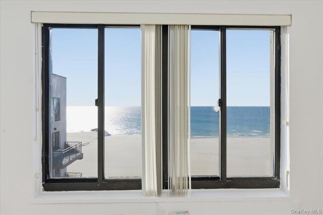 Building Photo - 100 W Broadway