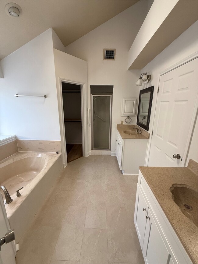 Building Photo - 3211 Mesquite Dr