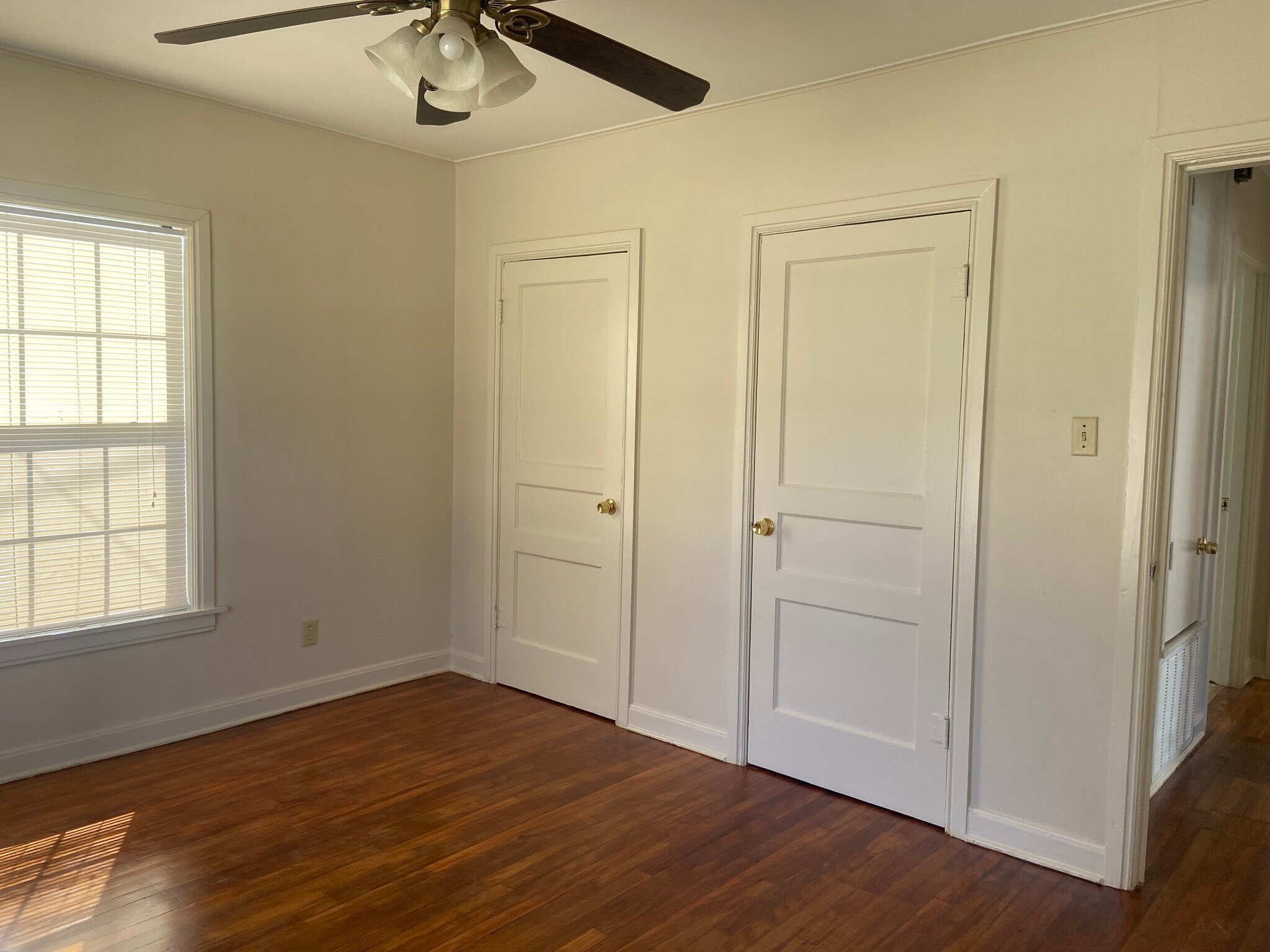 Building Photo - 147 E Elmwood St