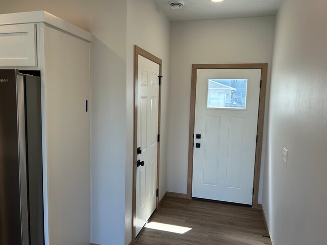 Building Photo - 6103 S Alki Pl