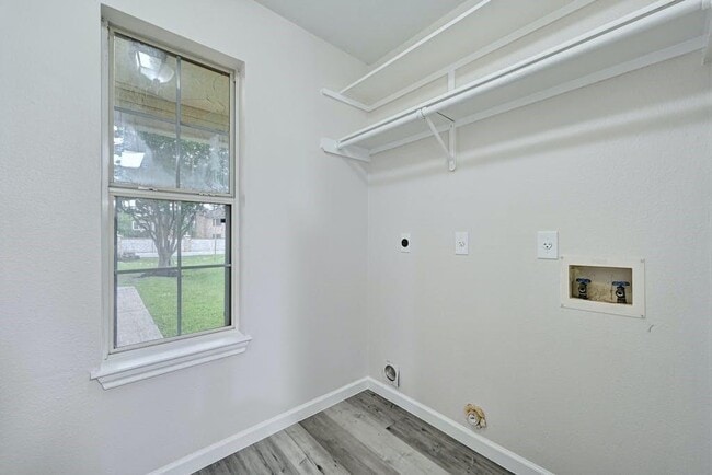 Building Photo - 2320 Riddle Rd