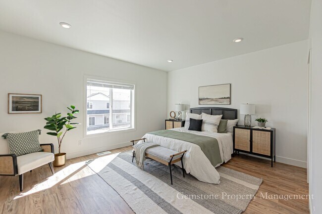 Building Photo - Darling 3 Bed 2.5 bath townhome located in Sugar City, ID