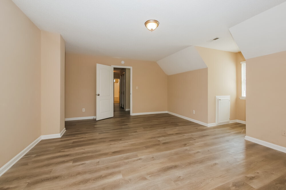 Building Photo - 255 Summer Hill Cir