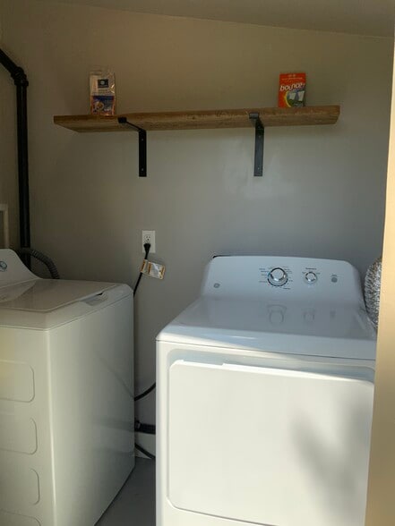 Laundry Room - 320 Whitney Ave