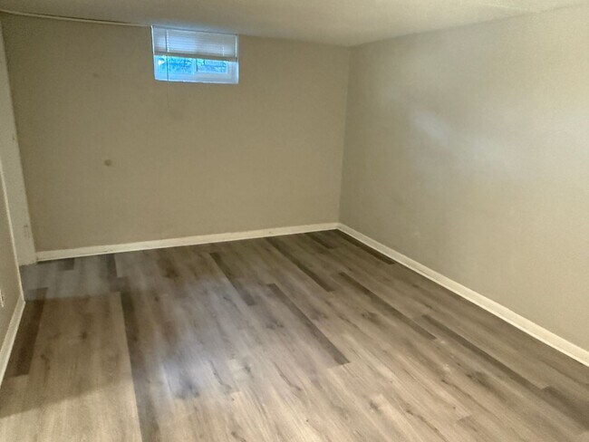 Building Photo - Fantastic 4 Bed 2 Bath 2 living rooms - Available NOW!