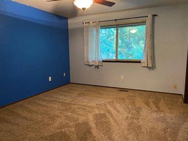 Building Photo - 823 SW Castilian Dr