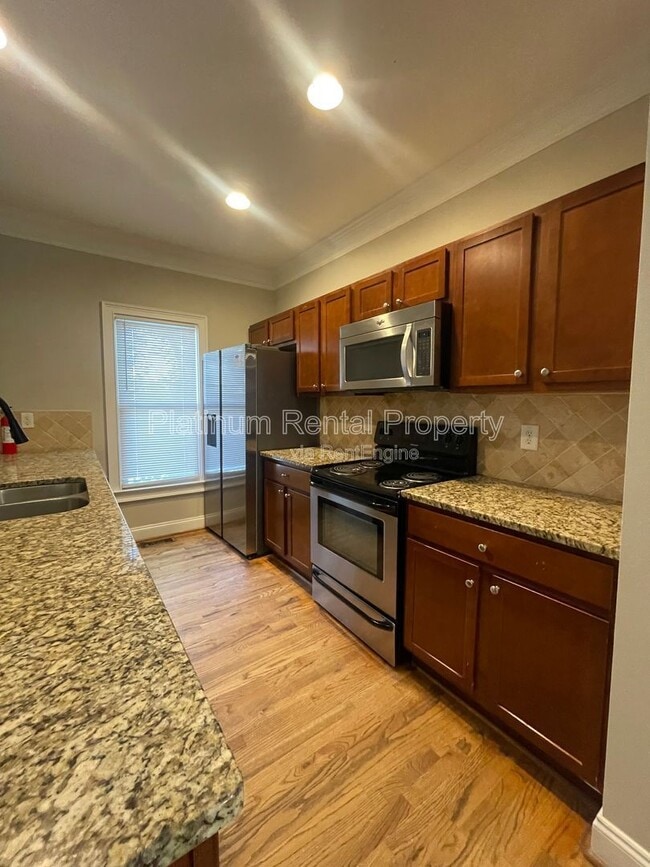 Building Photo - 750 Terry St SE