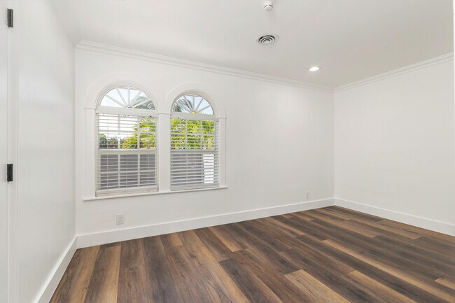 Building Photo - 3517 N Flagler Dr