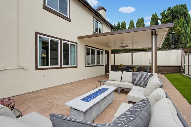 Building Photo - 3239 Canyon View Dr