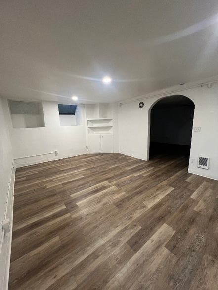 Building Photo - 325 1st Ave