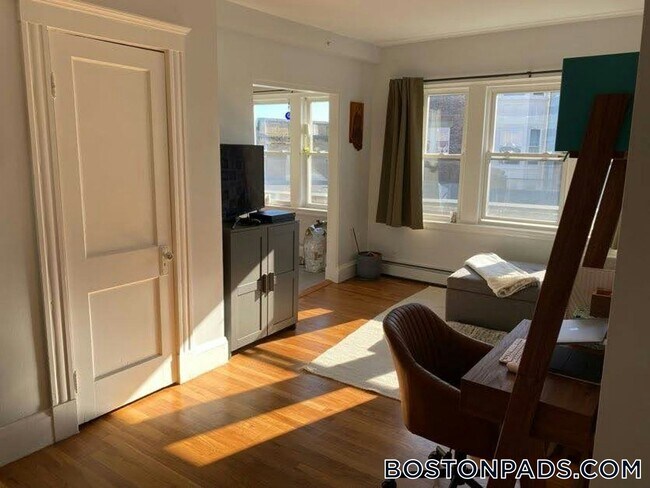 Building Photo - 233 Lafayette St