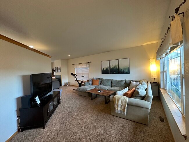 Living Room - 401 S 82nd Ave