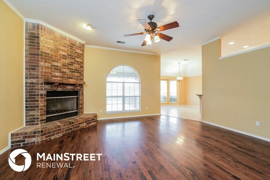 Building Photo - 536 SW 154th Ct