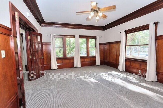 Building Photo - 1015 27th St