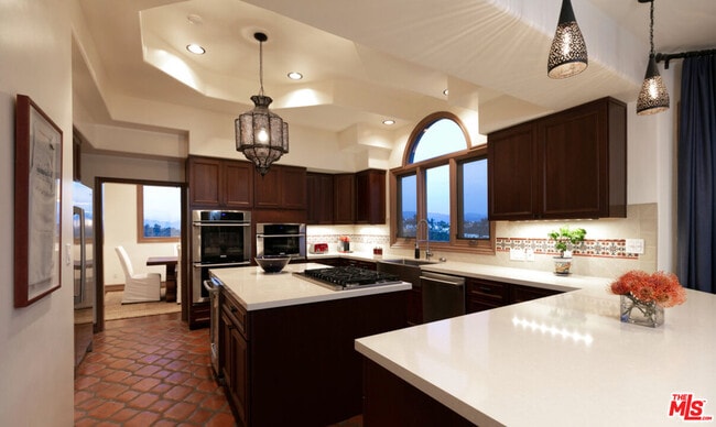 Building Photo - 2131 Kew Dr
