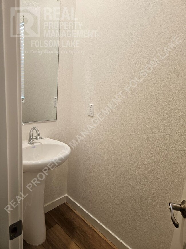 Building Photo - New 3bd 2.5ba home in the Riverblossom at ...