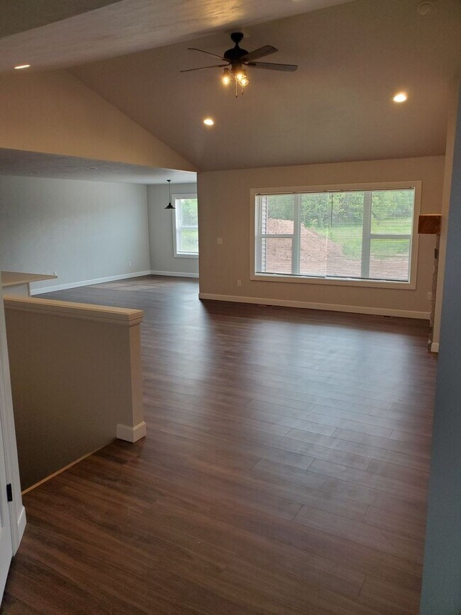 Building Photo - 4604 N Cherryvale Ave