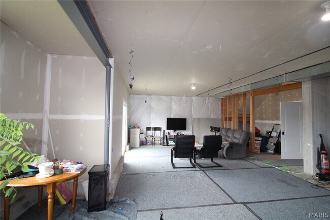 Building Photo - 818 Memsie Dr