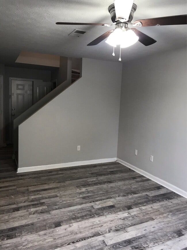 Building Photo - 127 Karen Ct