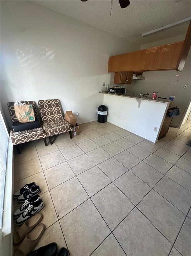 Building Photo - Fully upgraded 2bed 2bath unit