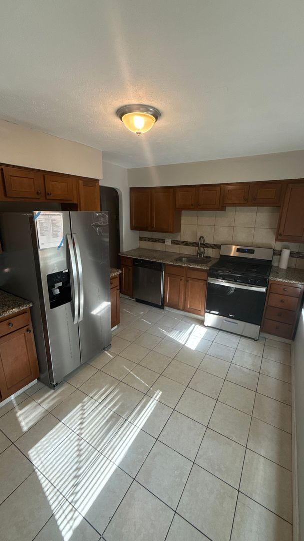 Building Photo - Single family