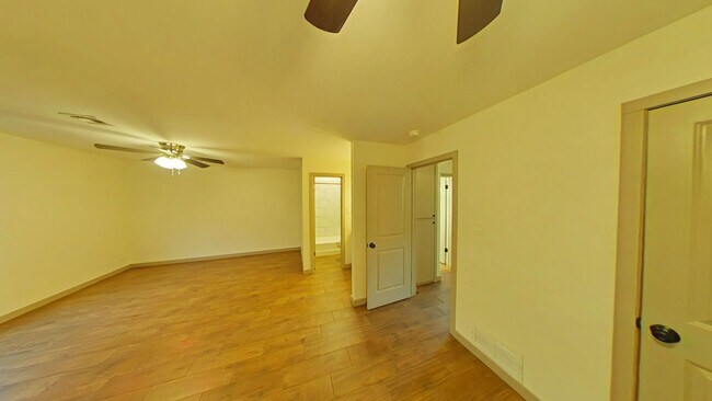 Building Photo - 5222 NW Ashby Ave