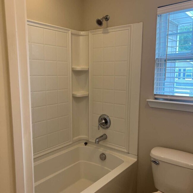 Building Photo - This beautiful 4 bedroom, 2.5 bath home in the highly sought-after Palmetto Pointe neighborhood h...