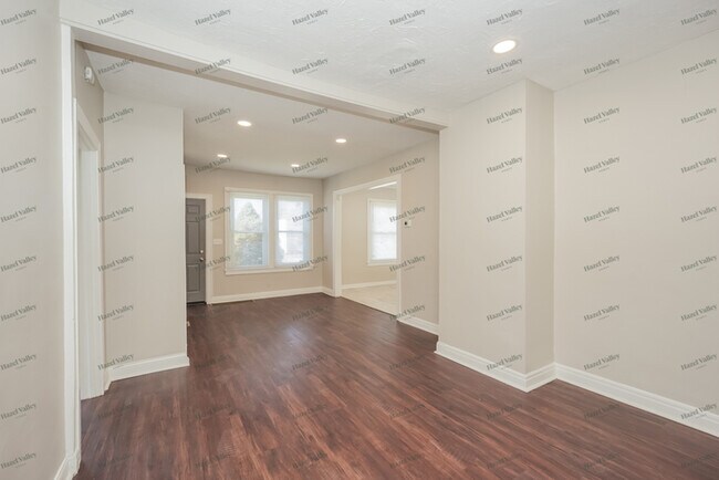 Building Photo - 1569 Longwood Rd