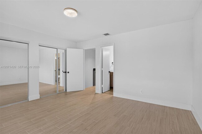 Building Photo - 2880 Coral Springs Dr