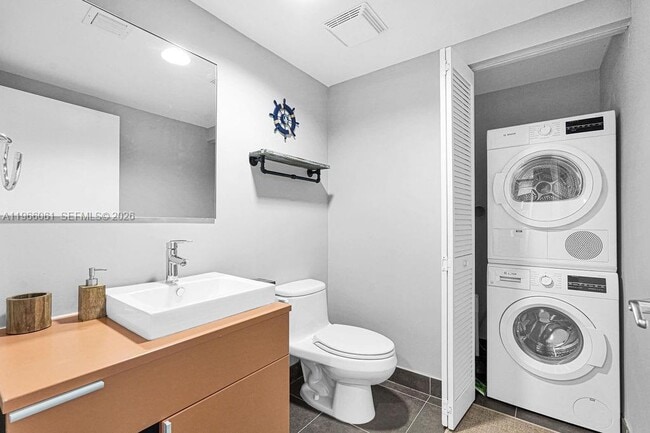 Building Photo - 2155 Washington Ct