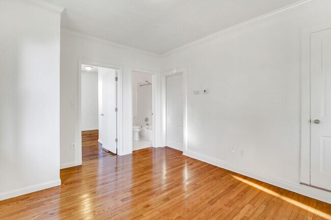 Building Photo - 366 High St