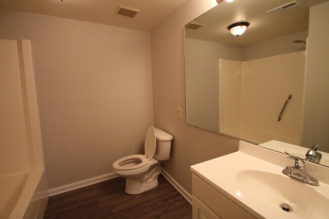 Building Photo - 1635 Cedarview Ct
