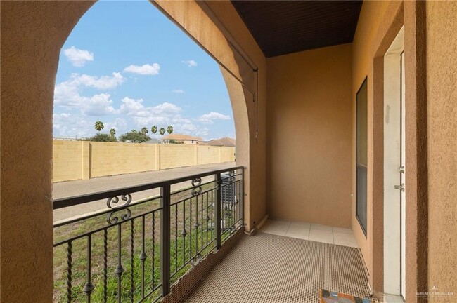 Building Photo - 14 Mimosa St