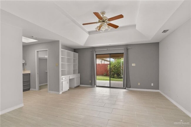 Building Photo - 21 E Moore Rd