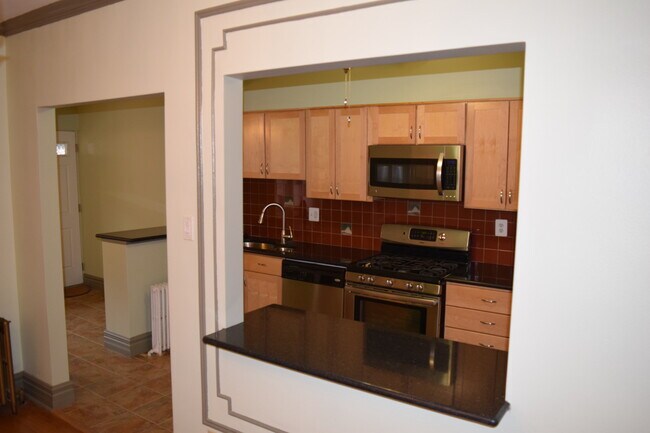 Building Photo - Regal Rowhome! 3 Beautiful Finished Levels!