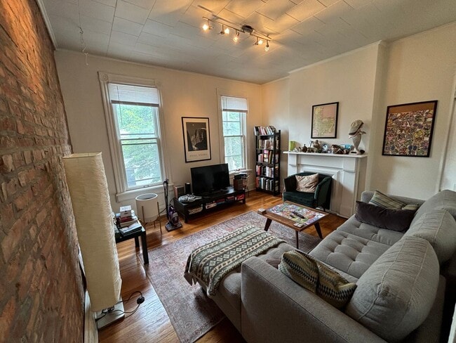 Building Photo - 111 E Blenkner St