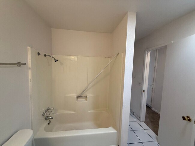 Building Photo - Victorville - 3 Bedrooms, 2 Bathrooms, New Paint, New Blinds, Tile Floors