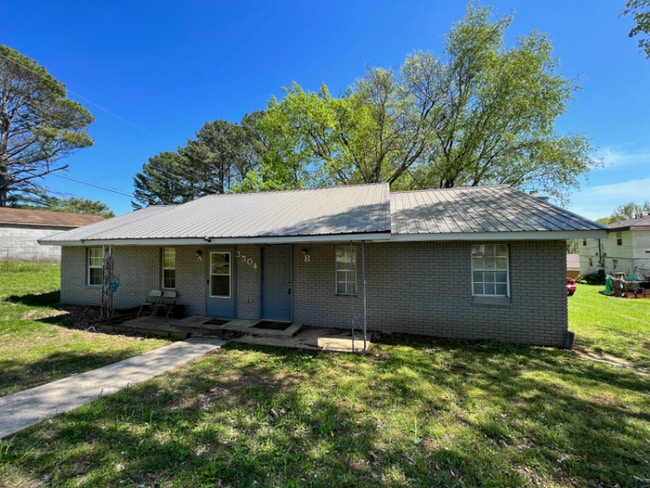 Building Photo - 3504 Cole Ave